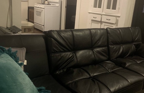 Manchester Apartment | 2 bedroom apt next to highway and close to downtown