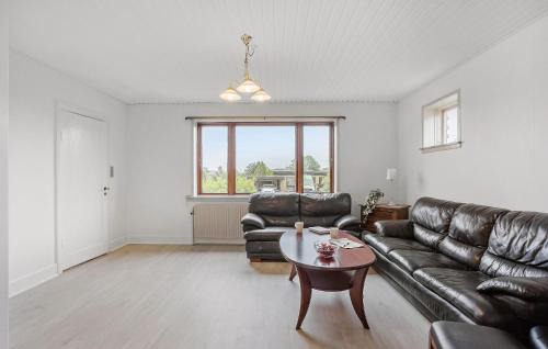 Humble House | 2 Bedroom Awesome Home In Humble