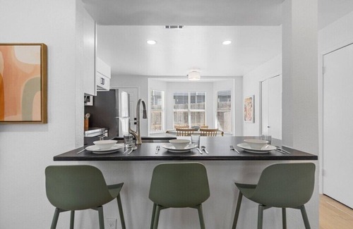 East Riverside - Oltorf House | 2 Bedroom Boho East Austin Retreat - Sleeps 6!