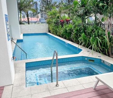Broadbeach Apartment | 2 Bedroom Broadbeach Stay Walk to Beach