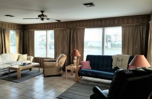 Sebastian House | 2 BEDROOM BUNGALOW WITH RIVER VIEW & DOCK