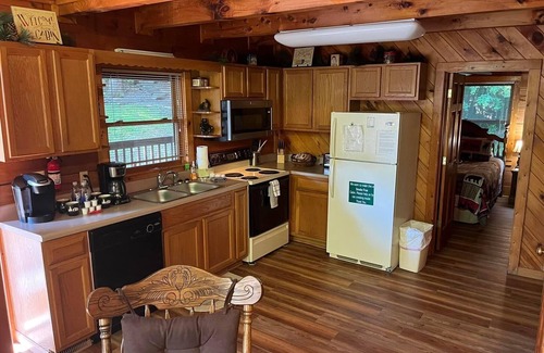 Pigeon Forge Cabin | 2 Bedroom Cabin - 2 miles to Parkway