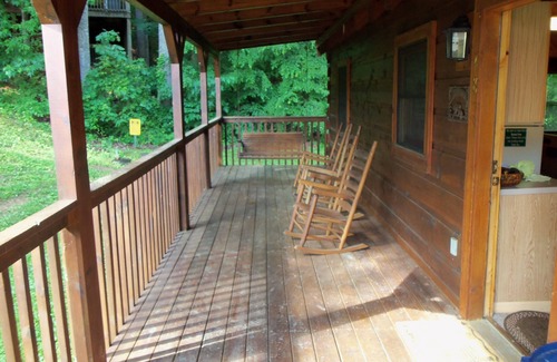 Pigeon Forge Cabin | 2 Bedroom Cabin - 2 miles to Parkway