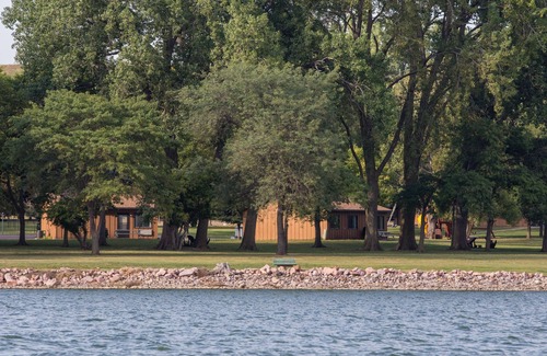 Yankton Cabin | 2 Bedroom Cabin- Lewis and Clark Resort
