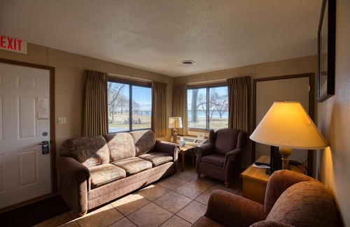 Yankton Cabin | 2 Bedroom Cabin- Lewis and Clark Resort