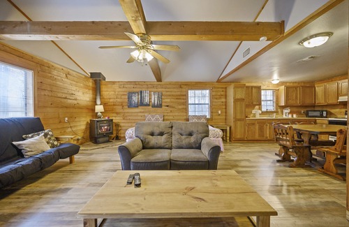 Broken Bow Cabin | 2 Bedroom Cabin Sleeps up to 8 Guest, Full size kitchen, Fishing pond