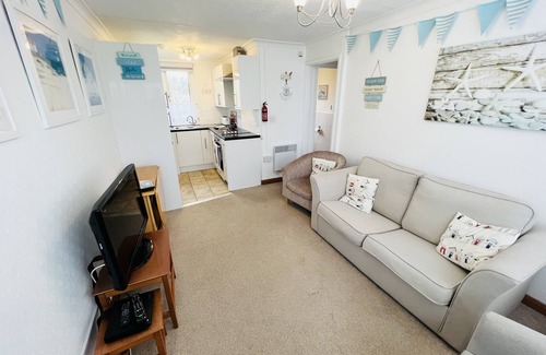 Sandown Ski Chalet | 2 Bedroom Chalet SB11, Sandown Bay, Isle of Wight, Dog Friendly, Sleeps 4