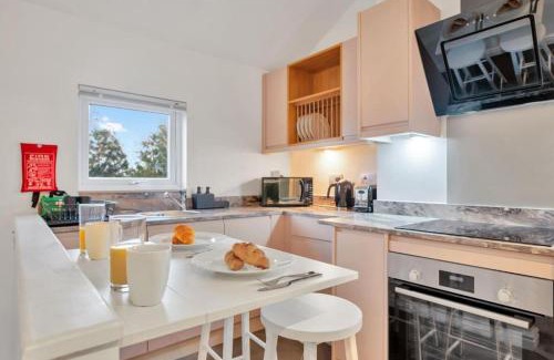 Gloucester Apartment | 2 Bedroom City Centre Apartment with Free Parking