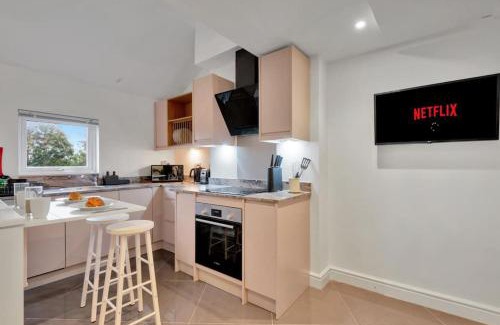 Gloucester Apartment | 2 Bedroom City Centre Apartment with Free Parking