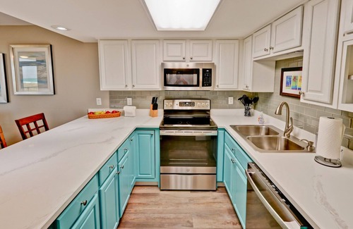 South Padre Island Condo | 2 Bedroom Condo Overlooking the Gulf of Mexico & the Beach Park/Schlitterbahn