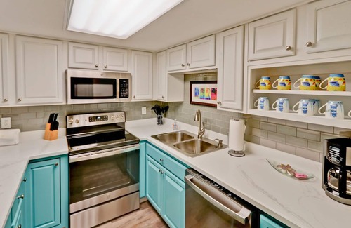 South Padre Island Condo | 2 Bedroom Condo Overlooking the Gulf of Mexico & the Beach Park/Schlitterbahn