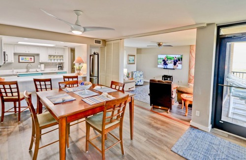 South Padre Island Condo | 2 Bedroom Condo Overlooking the Gulf of Mexico & the Beach Park/Schlitterbahn