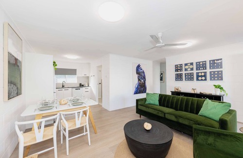 Pimlico Apartment | 2-Bedroom Comfort near Mater Hospital, Pimlico
