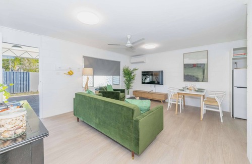 Pimlico Apartment | 2-Bedroom Comfort near Mater Hospital, Pimlico