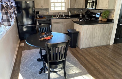 Jamestown Cabin | 2 Bedroom Condo, 0.5 miles from Jamestown Marina Boat ramp!