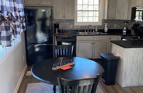 Jamestown Cabin | 2 Bedroom Condo, 0.5 miles from Jamestown Marina Boat ramp!