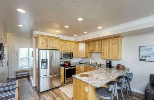Ogden Condo | 2 Bedroom Condo Vacation Rental in Huntsville, Utah LS18