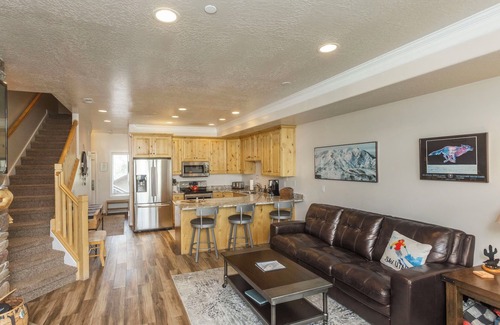 Ogden Condo | 2 Bedroom Condo Vacation Rental in Huntsville, Utah LS18