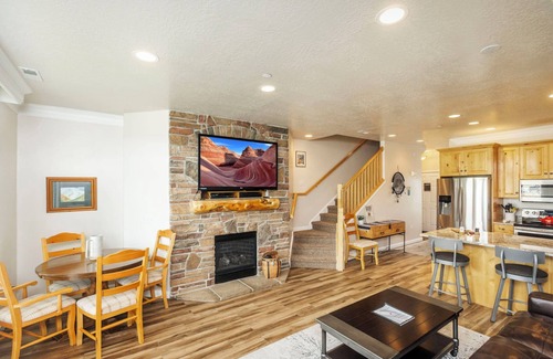 Ogden Condo | 2 Bedroom Condo Vacation Rental in Huntsville, Utah LS18