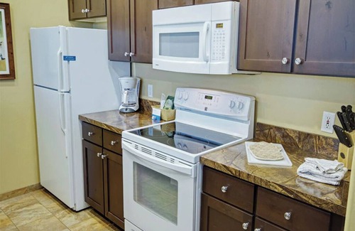 Heber Condo | 2 Bedroom Condo w/Kitchen at Old West Style Bison Ranch Resort!