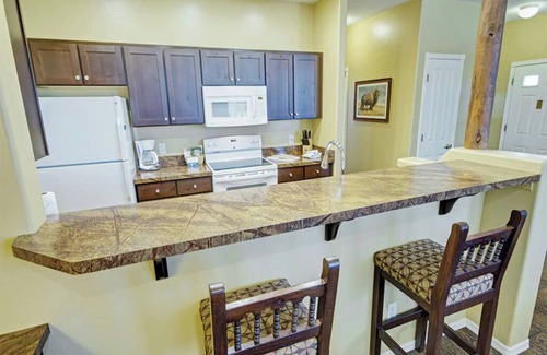 Heber Condo | 2 Bedroom Condo w/Kitchen at Old West Style Bison Ranch Resort!