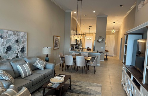 Naples Condo | 2-bedroom condo with Den sofa bed in Naples. Elegantly decorated!