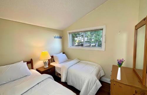 Bobcaygeon House | 2-Bedroom Cottage #11 - Ambleside