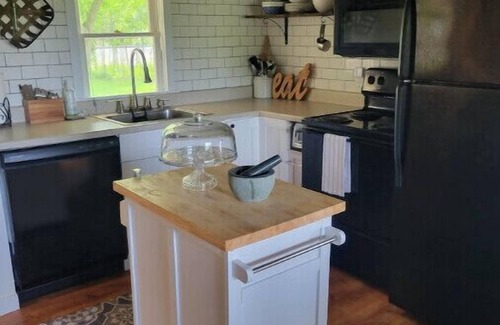 Coloma Cottage | 2 bedroom cottage in coloma