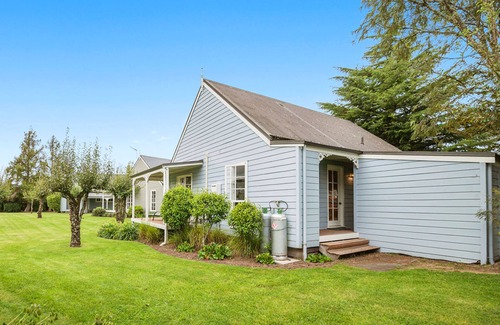Rangatira Park House | 2 Bedroom Cottage near Huka Falls