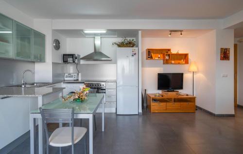 Chilches Apartment | 2 Bedroom Cozy Apartment In Moncafar