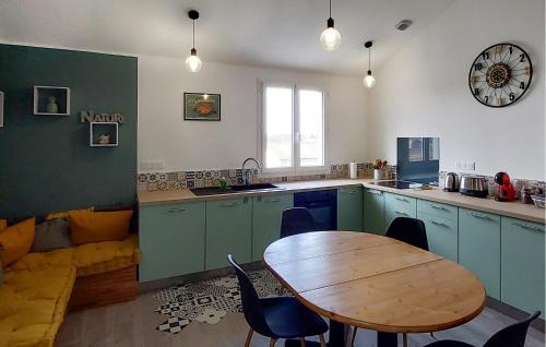 Vayres Apartment | 2 Bedroom Cozy Apartment In Vayres