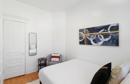 Andersonville Apartment | 2-Bedroom Cozy Apt in Prime Location