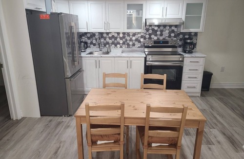 Brampton House | 2 Bedroom Cozy basement apartment