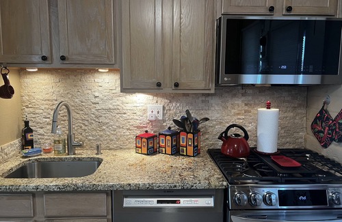 Green Valley Villa | 2-BEDROOM, Cozy West Villa: In the heart of Green Valley, New Appliances & TV!