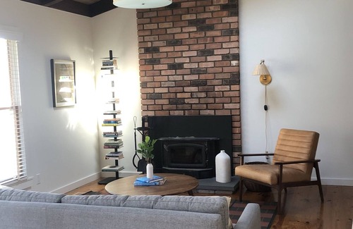 Culloden Shores House | 2 Bedroom Culloden cottage, walk to private bay beach