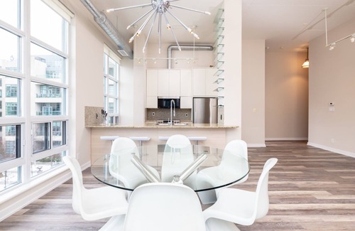 South Hill Condo | 2 bedroom + Den bright Casa Loma/Madison Avenue Loft Condo