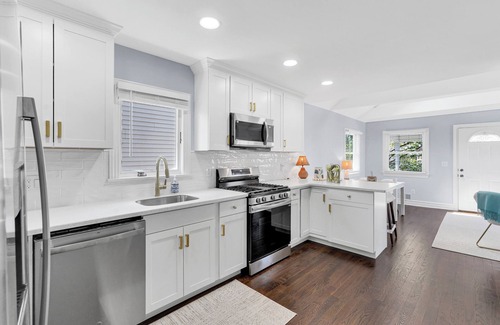 Wall House | 2 bedroom + den on the Jersey Shore, Lake Como with AC, WiFi, BBQ and Fire Pit