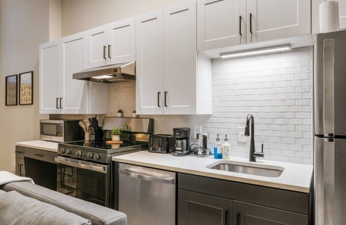 Downtown Cincinnati Apartment | 2-Bedroom Downtown Near Fountain Square & UC+ Wifi