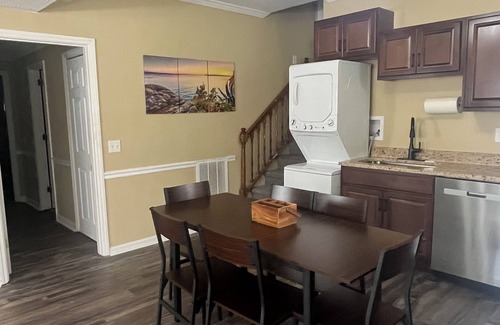 Dalton Apartment | 2-bedroom Duplex with AC, WiFi in delightful Dalton
