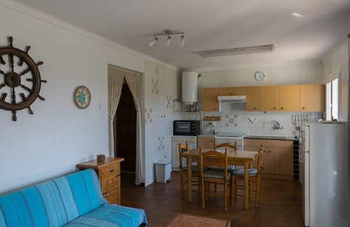 Torroella de Montgri House | 2 bedroom semi-detached house in Urb. Torre Gran, L'Estartit. Garden and community pool (Ref:H38)