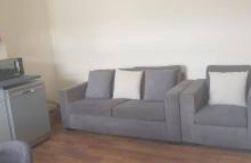 Gravesend Apartment | 2 Bedroom Flat 2 Min Walk to Station & Town Centre