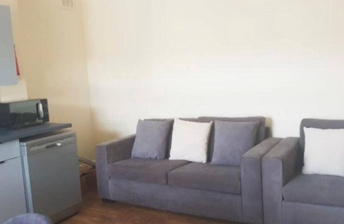 Gravesend Apartment | 2 Bedroom Flat 2 Min Walk to Station & Town Centre