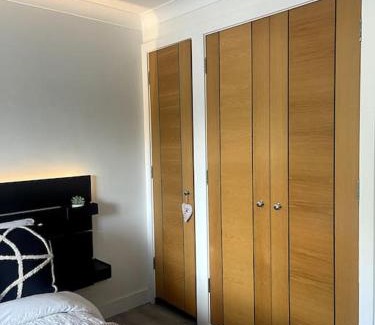 Bracknell Apartment | 2 Bedroom Flat Bracknell Free Parking