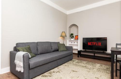 Inverurie Apartment | 2 Bedroom Flat - Free Parking