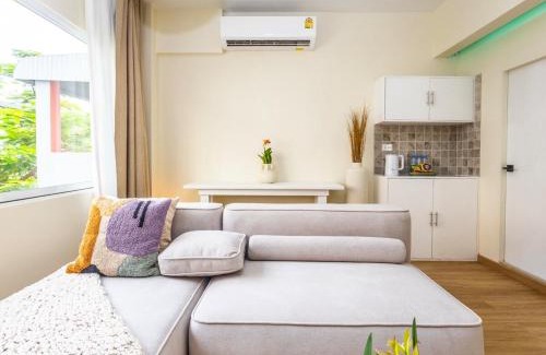 Yan Nawa Apartment | 2 Bedroom for 3 guests in heart Sathorn with Balcony