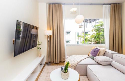 Yan Nawa Apartment | 2 Bedroom for 3 guests in heart Sathorn with Balcony