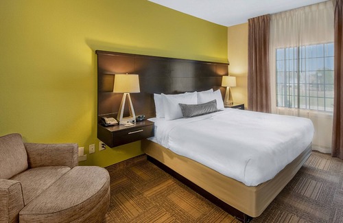 Longview Condo | 2 Bedroom | Free Breakfast. Indoor Pool & Hot Tub
