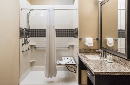 Longview Condo | 2 Bedroom | Free Breakfast. Indoor Pool & Hot Tub