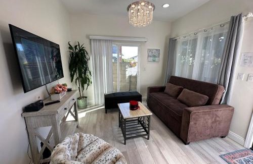 Huntington Beach House | 2-bedroom guest house in cool Huntington Beach with AC, WiFi