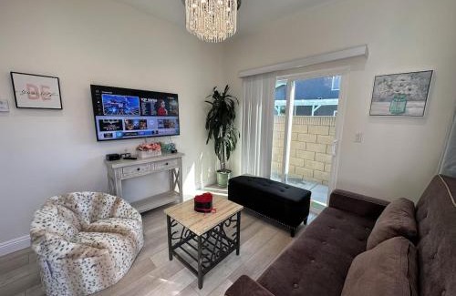 Huntington Beach House | 2-bedroom guest house in cool Huntington Beach with AC, WiFi